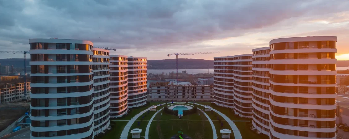 Прогулка по паркам и скверам ЖК Тольятти: зелёные зоны для всей семьи