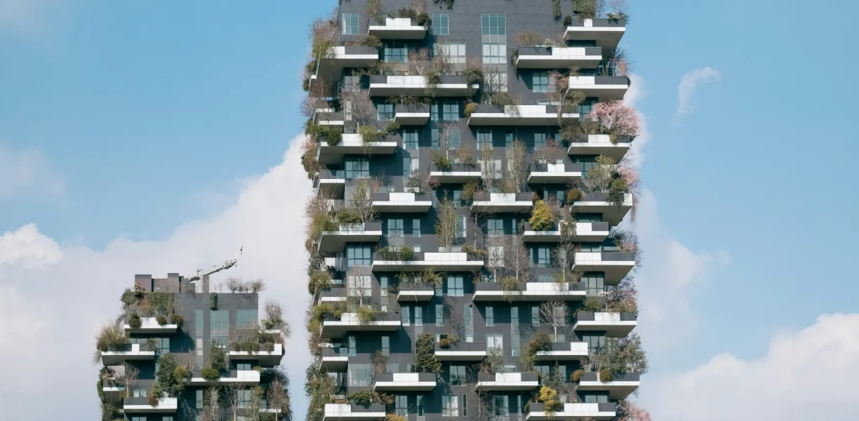 Безопасность в многоэтажных комплексах: технологии и грамотные планировочные решения